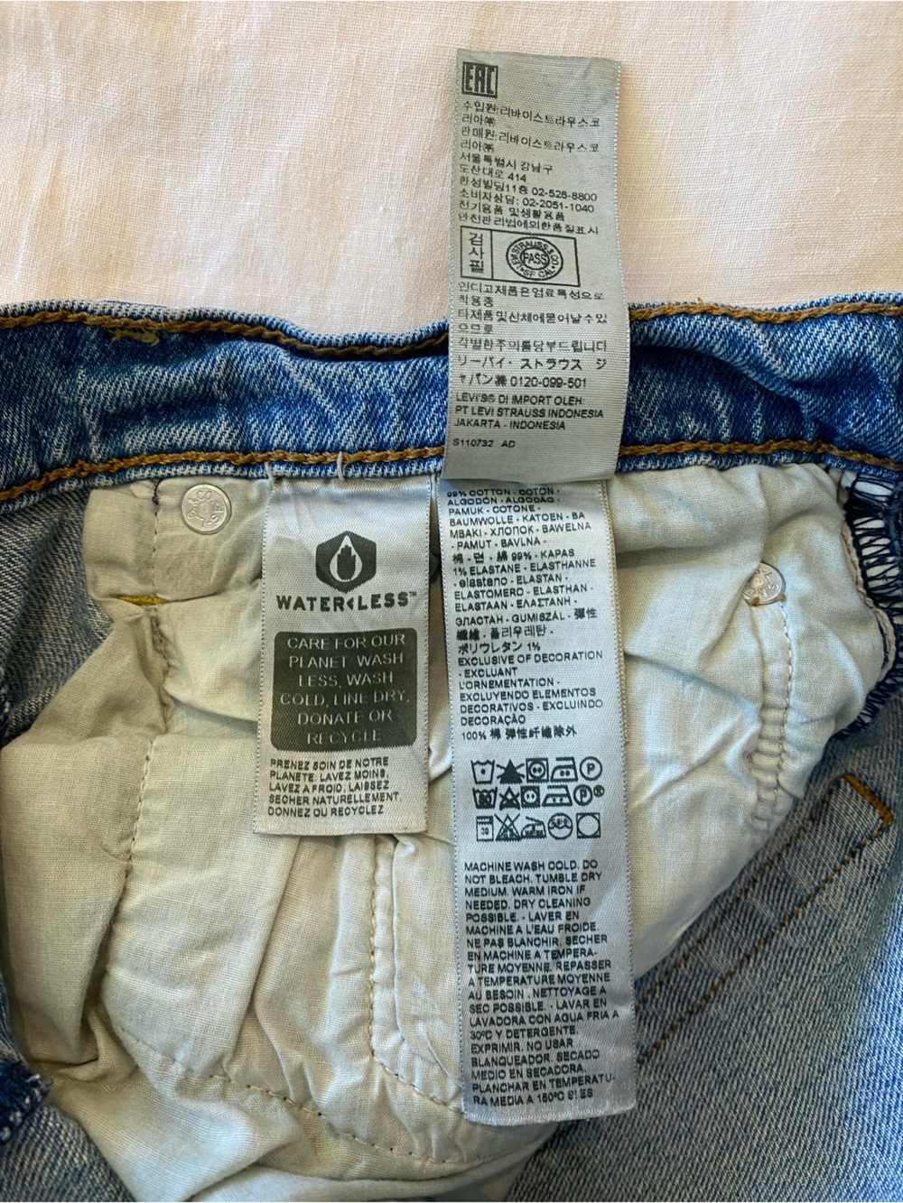 Levi's Ribcage Straight Leg Full Length Jeans in Medium Blue Wash Size 30/30 - Picture 6 of 6